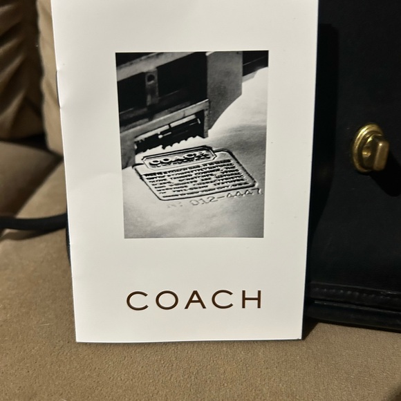 Coach Black and Gold Leather Tag - Picture 6 of 6